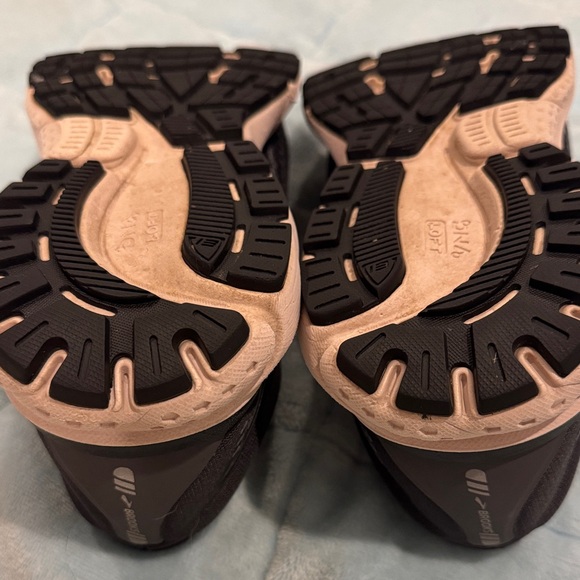 Brooks Women's Black and Gray Athletic Shoes - Picture 4 of 4